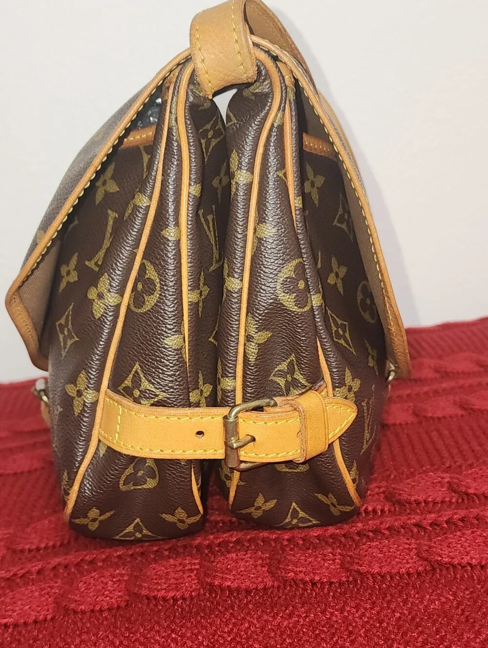 Louis Vuitton Authentic Vintage (34 Yrs.old) SAUMUR 30